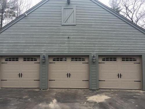 Garage door replacement in NH (after photo)